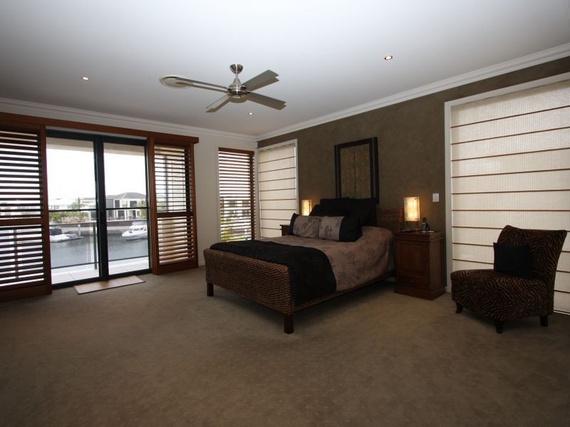 15 King Charles, Sovereign Islands QLD 4216