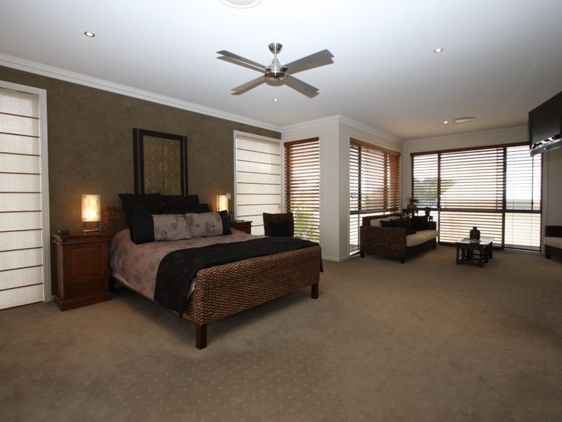 15 King Charles, Sovereign Islands QLD 4216