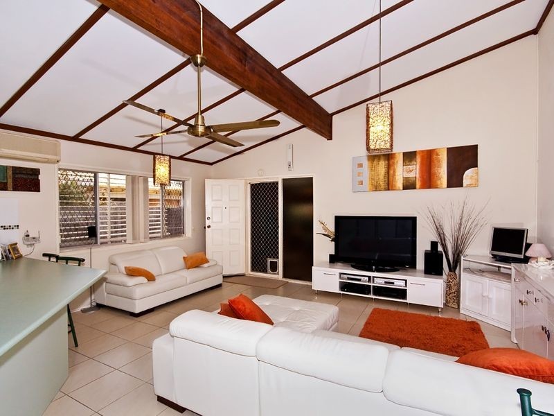 2/11 Muscovey Avenue, Paradise Point QLD 4216