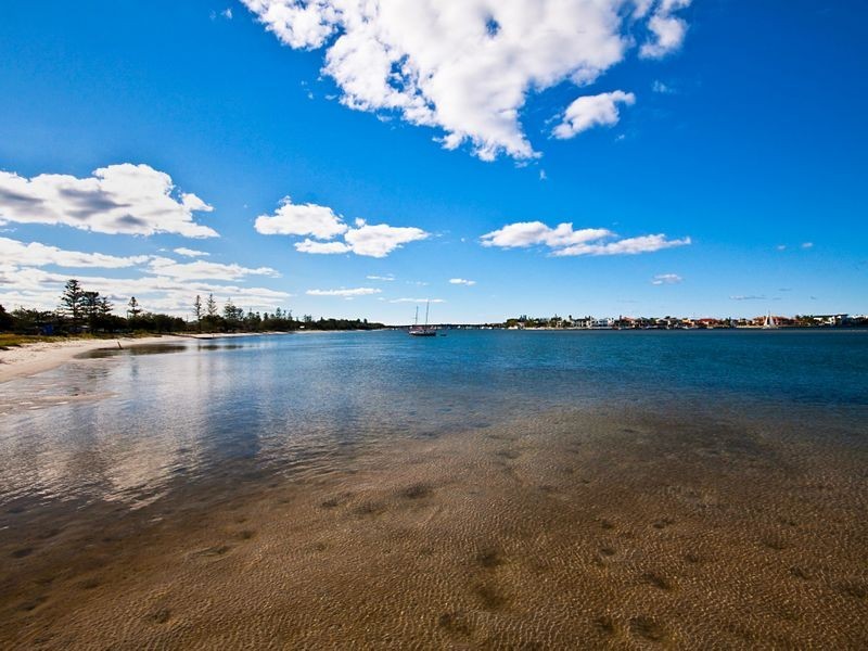 2/11 Muscovey Avenue, Paradise Point QLD 4216