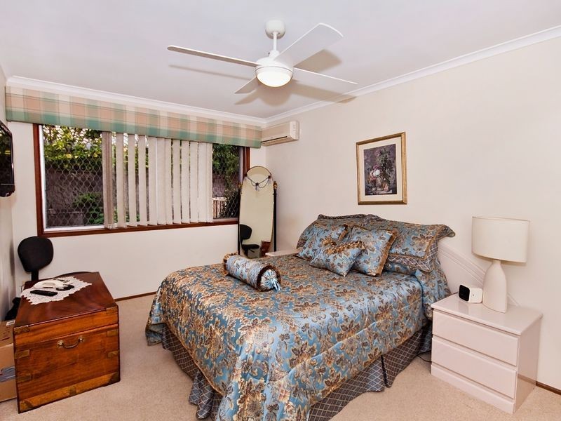 2/11 Muscovey Avenue, Paradise Point QLD 4216