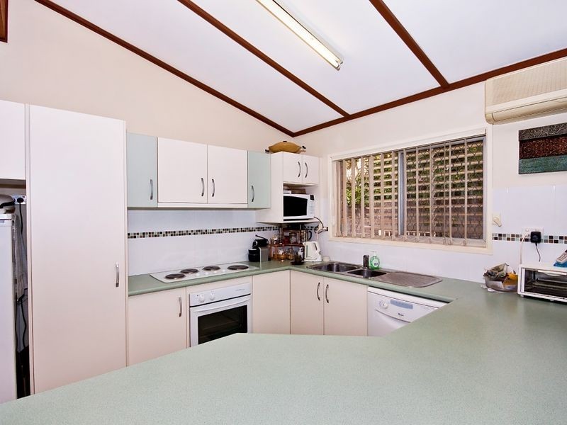 2/11 Muscovey Avenue, Paradise Point QLD 4216