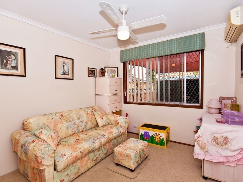 2/11 Muscovey Avenue, Paradise Point QLD 4216