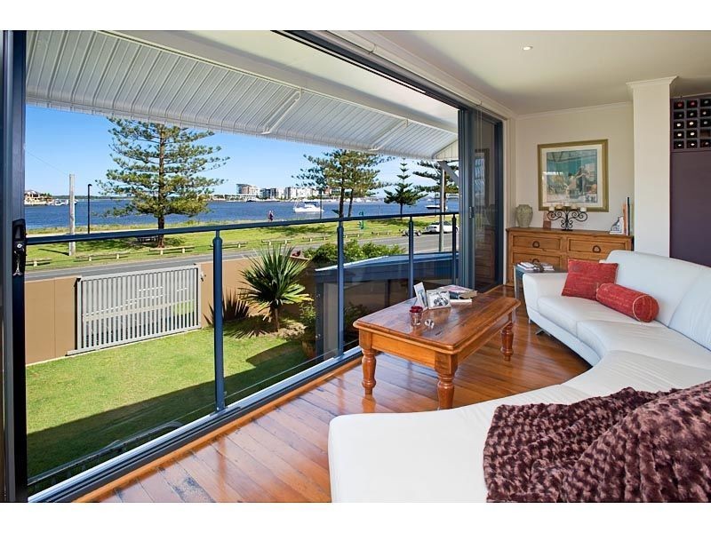 102 The Esplanade, Paradise Point QLD 4216