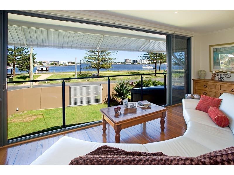 102 The Esplanade, Paradise Point QLD 4216