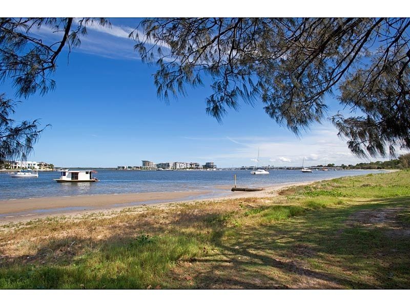 102 The Esplanade, Paradise Point QLD 4216