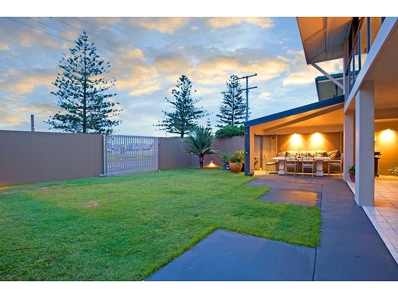 102 The Esplanade, Paradise Point QLD 4216