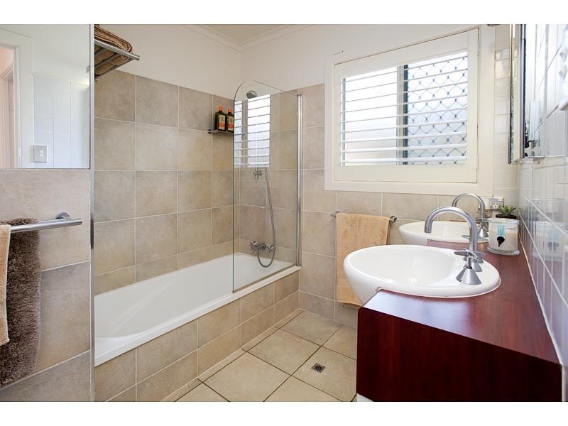 102 The Esplanade, Paradise Point QLD 4216