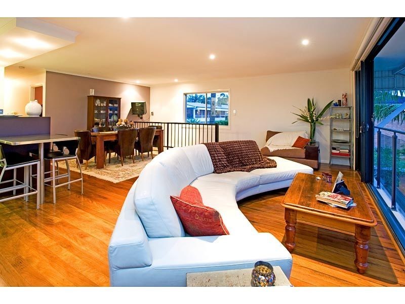 102 The Esplanade, Paradise Point QLD 4216