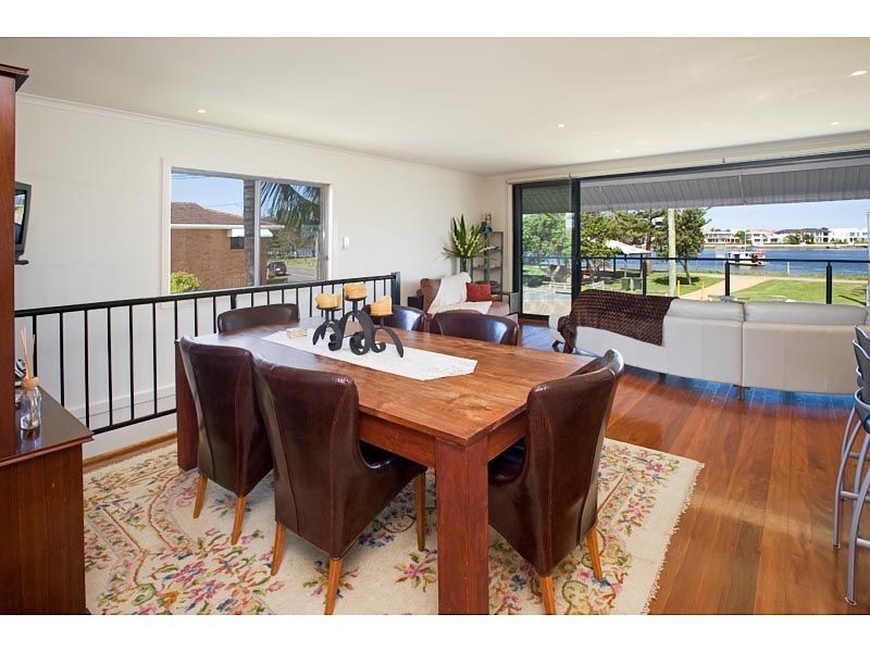 102 The Esplanade, Paradise Point QLD 4216