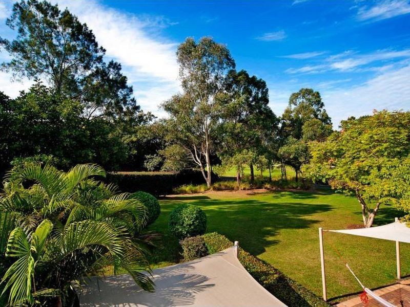 8102 Magnolia Gardens Court, Hope Island QLD 4212