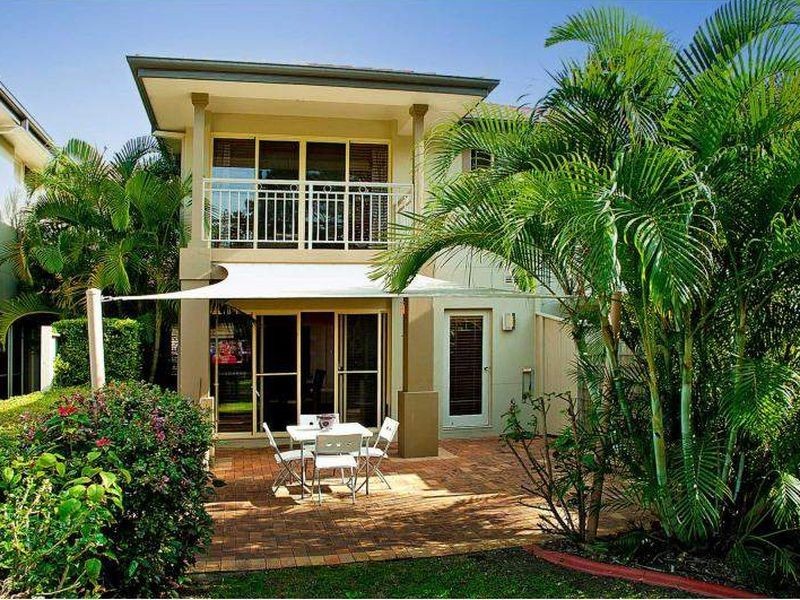 8102 Magnolia Gardens Court, Hope Island QLD 4212