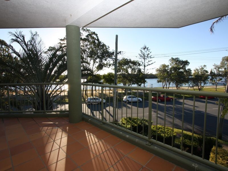 4/7 Esplanade West, Paradise Point QLD 4216