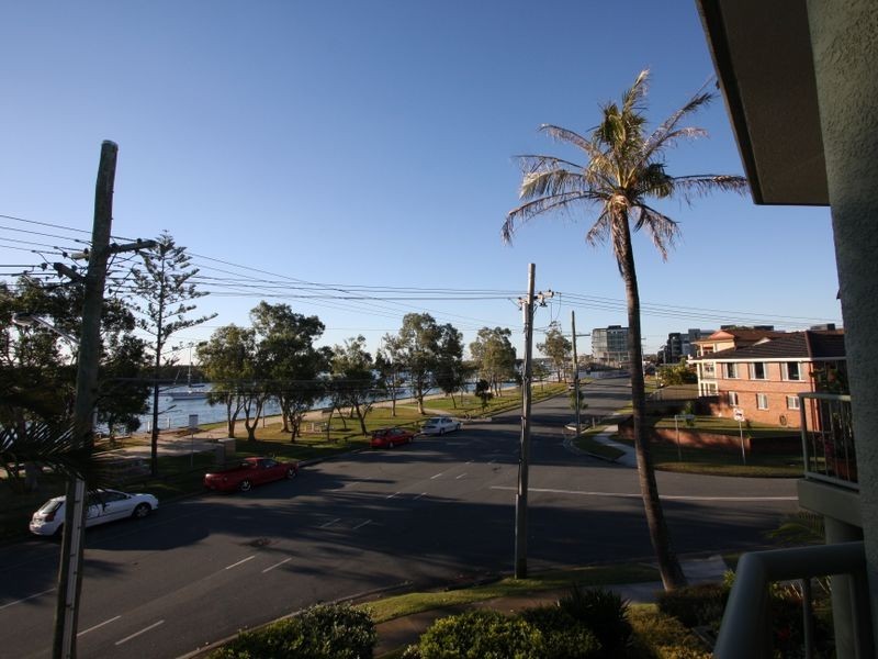 4/7 Esplanade West, Paradise Point QLD 4216