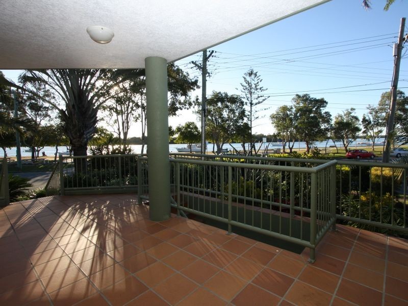 4/7 Esplanade West, Paradise Point QLD 4216