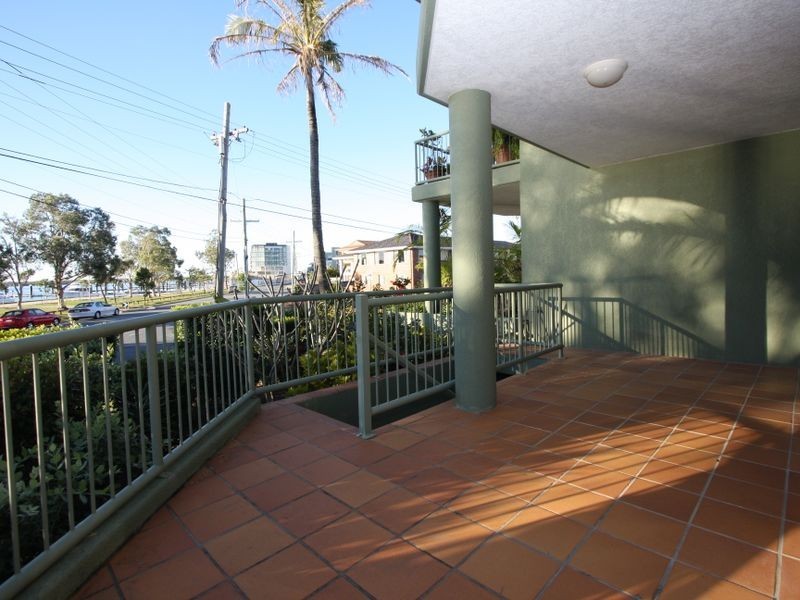 4/7 Esplanade West, Paradise Point QLD 4216