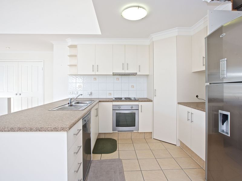 21 Akoonah Street, Hope Island QLD 4212