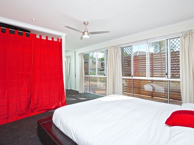 21 Akoonah Street, Hope Island QLD 4212