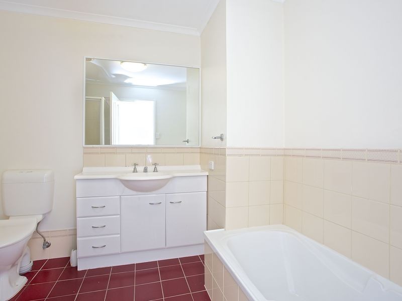 21 Akoonah Street, Hope Island QLD 4212