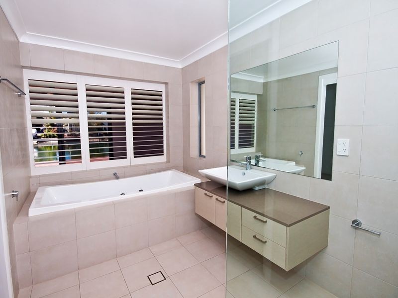 13 Drysdale Place, Paradise Point QLD 4216