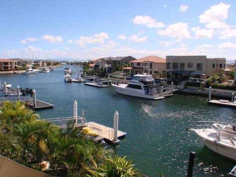 1 Kensington Mews, Sovereign Islands QLD 4216