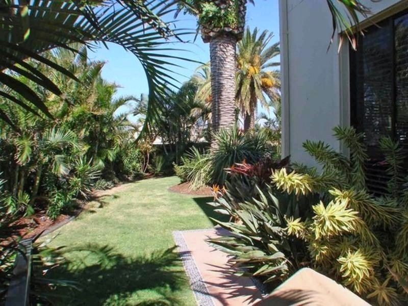1 Kensington Mews, Sovereign Islands QLD 4216