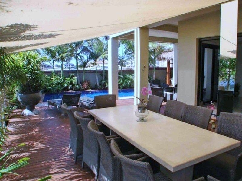 1 Kensington Mews, Sovereign Islands QLD 4216