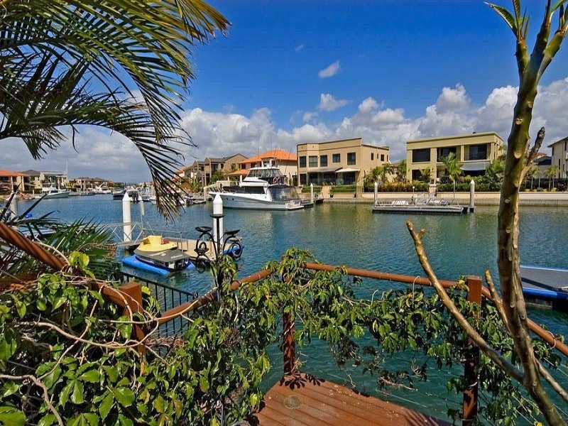 1 Kensington Mews, Sovereign Islands QLD 4216