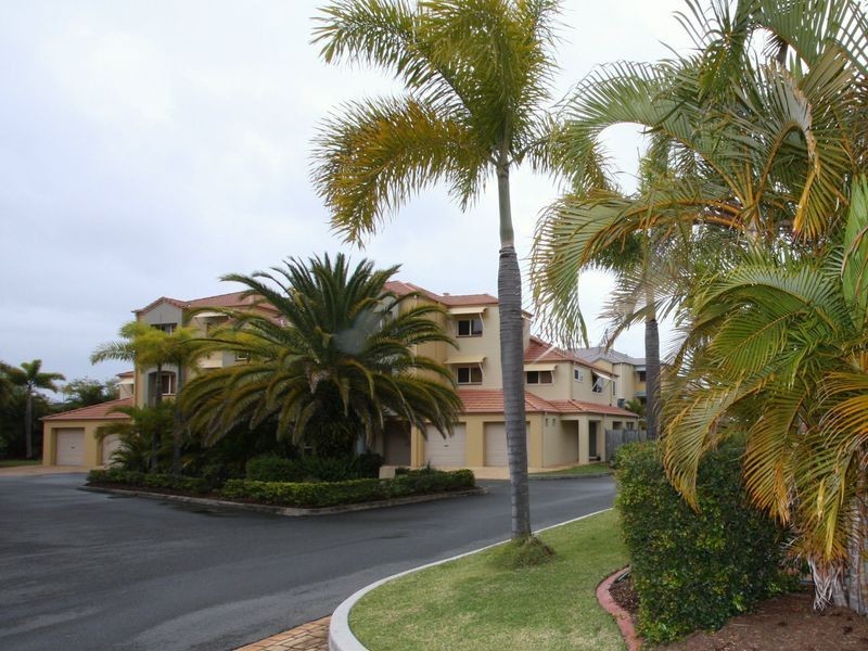 9/82-86 Limetree Parade, Runaway Bay QLD 4216