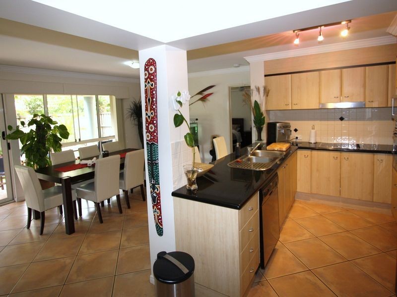 9/82-86 Limetree Parade, Runaway Bay QLD 4216