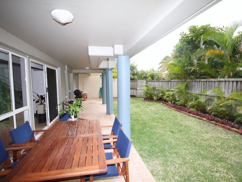 9/82-86 Limetree Parade, Runaway Bay QLD 4216