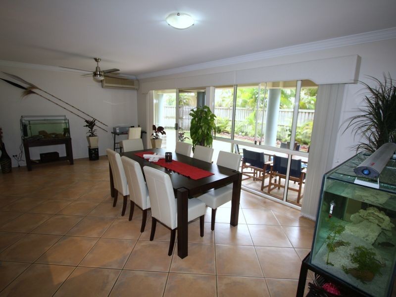 9/82-86 Limetree Parade, Runaway Bay QLD 4216