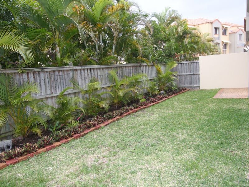 9/82-86 Limetree Parade, Runaway Bay QLD 4216