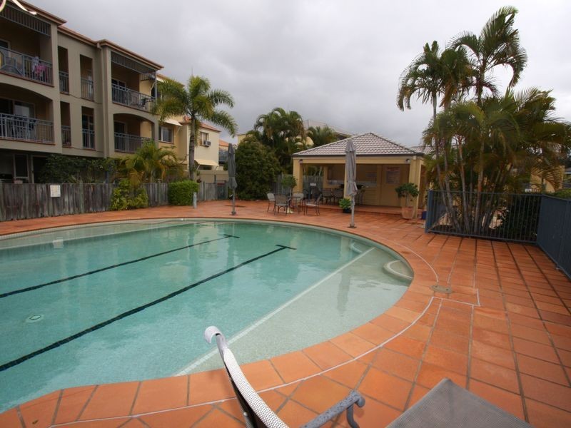 9/82-86 Limetree Parade, Runaway Bay QLD 4216