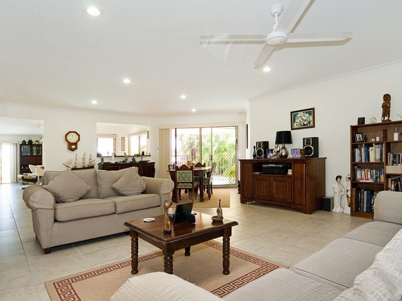 16 Oxley Drive, Paradise Point QLD 4216