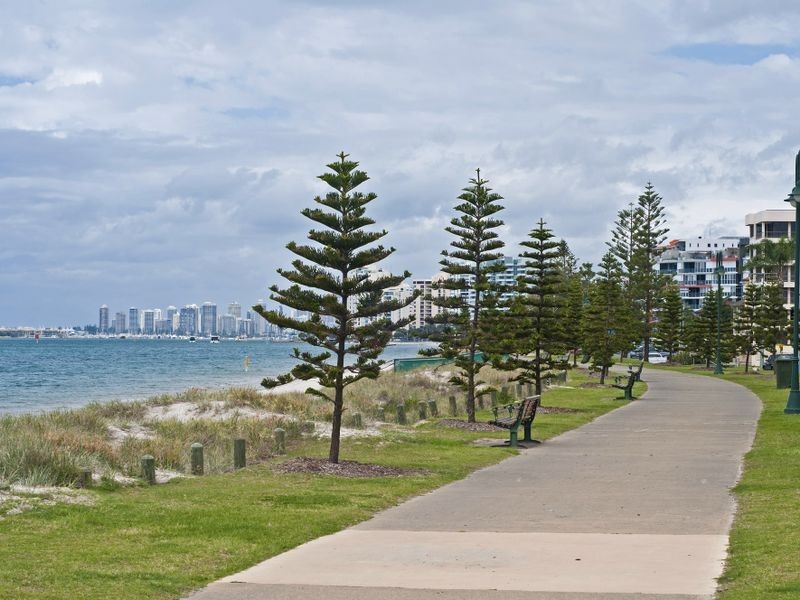 6 Burrows Street, Biggera Waters QLD 4216