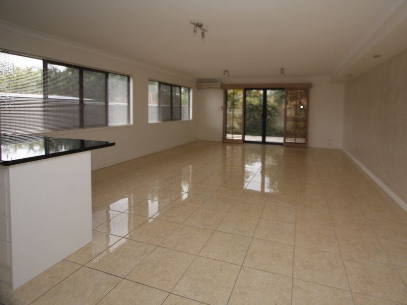 1/45 Errol Avenue, Paradise Point QLD 4216