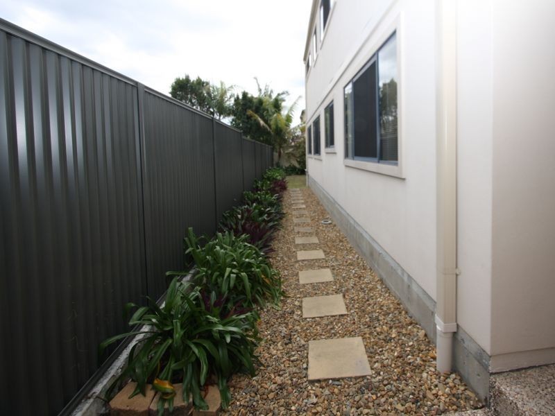 1/45 Errol Avenue, Paradise Point QLD 4216