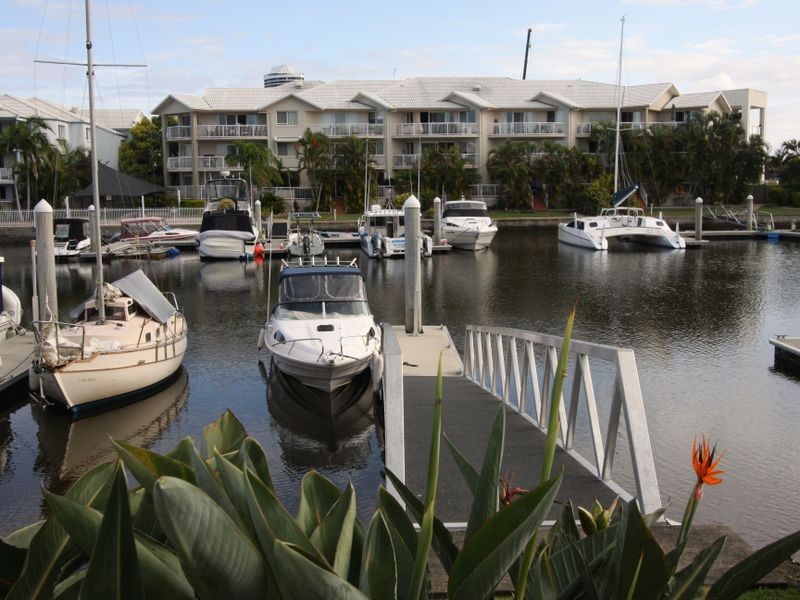 2/14 Jennifer Avenue, Runaway Bay QLD 4216