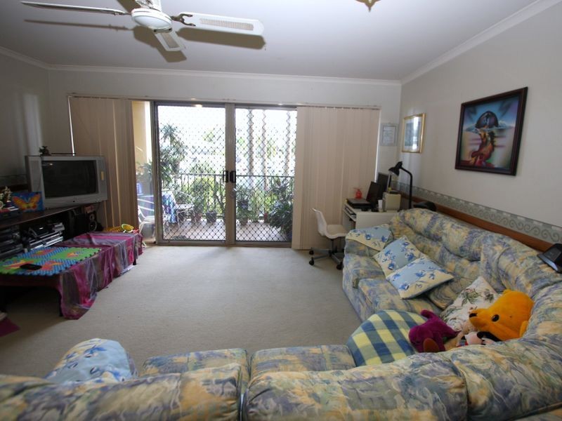 2/14 Jennifer Avenue, Runaway Bay QLD 4216