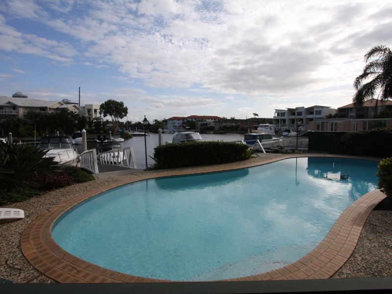 2/14 Jennifer Avenue, Runaway Bay QLD 4216