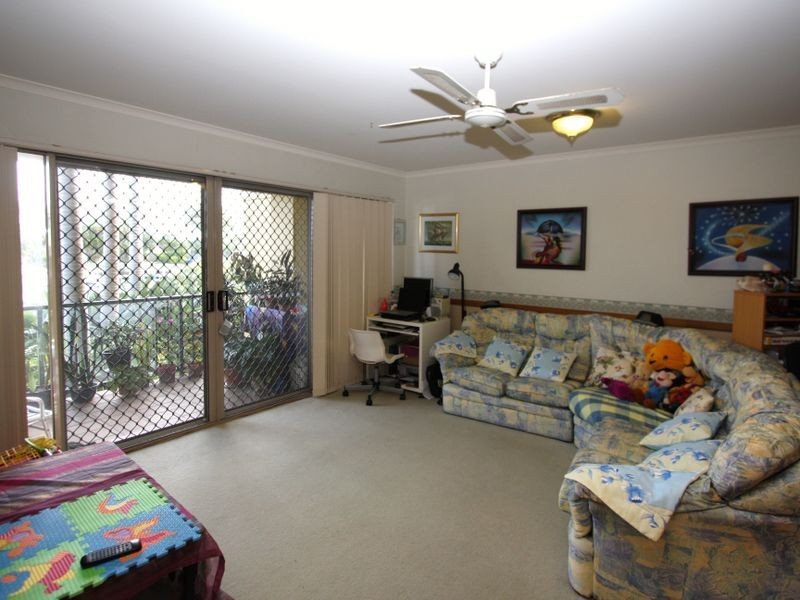 2/14 Jennifer Avenue, Runaway Bay QLD 4216