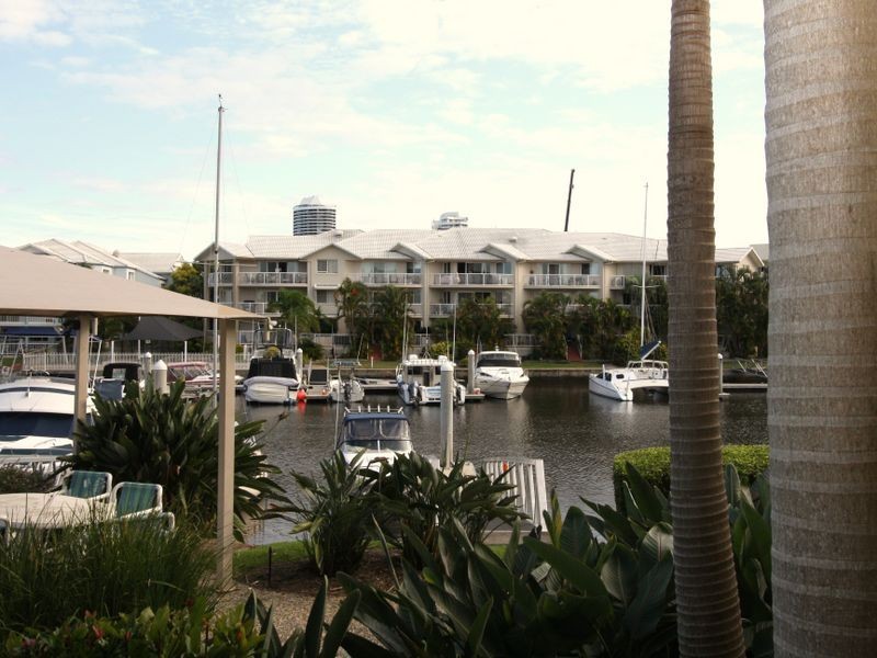 2/14 Jennifer Avenue, Runaway Bay QLD 4216