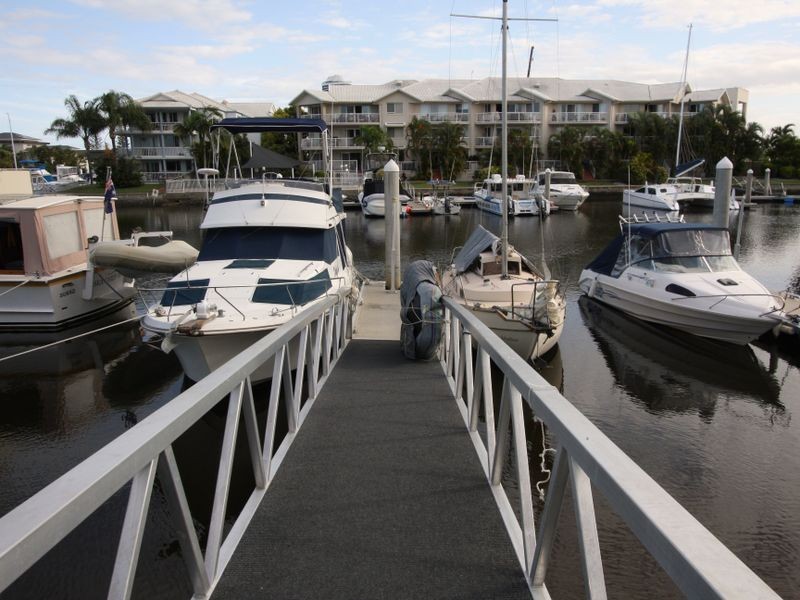 2/14 Jennifer Avenue, Runaway Bay QLD 4216