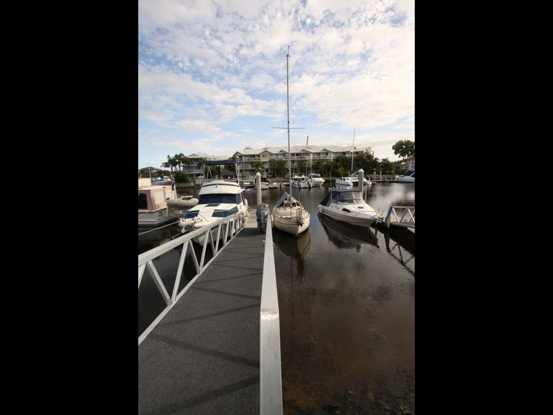 2/14 Jennifer Avenue, Runaway Bay QLD 4216