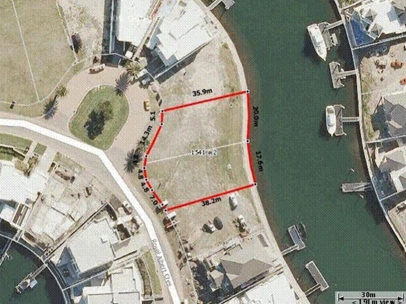 36 Royal Albert Crescent, Sovereign Islands QLD 4216