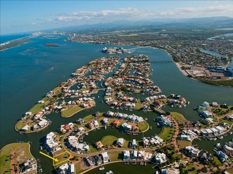 34 Royal Albert Crescent, Sovereign Islands QLD 4216