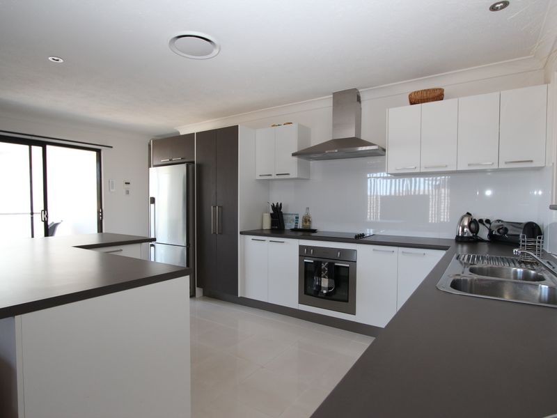 25 Killowill Avenue, Paradise Point QLD 4216