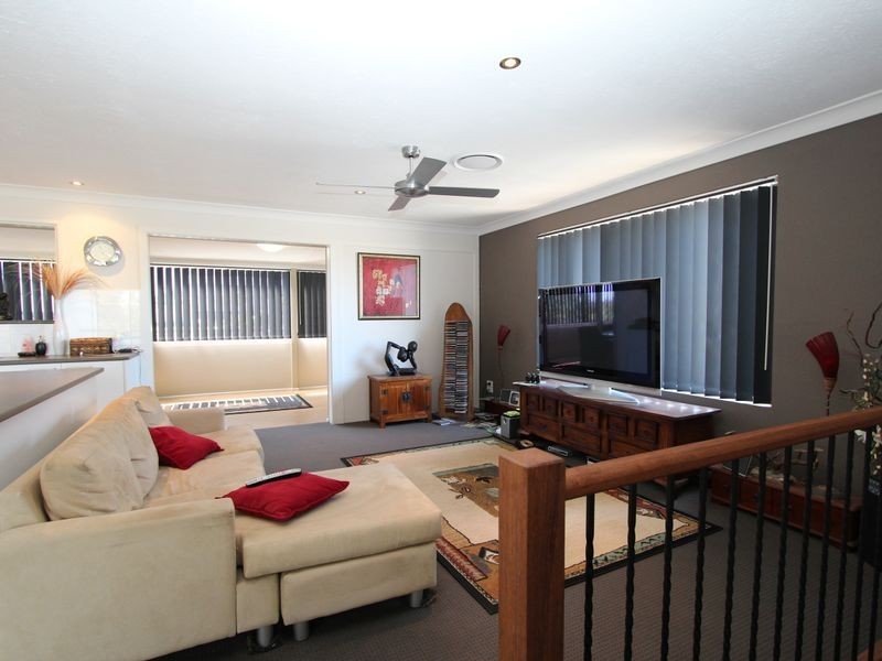 25 Killowill Avenue, Paradise Point QLD 4216