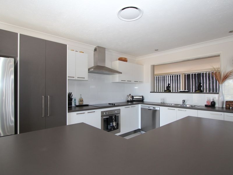 25 Killowill Avenue, Paradise Point QLD 4216